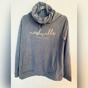 Heat Last Sweatshirt Women’s Small Gray Nashville Music City Turtleneck